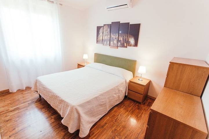 Ganze Wohnung, Große Wohnung in der Nähe des Flughafens, kostenlose Privatparkplätze in Fiumicino, Rom Provinz