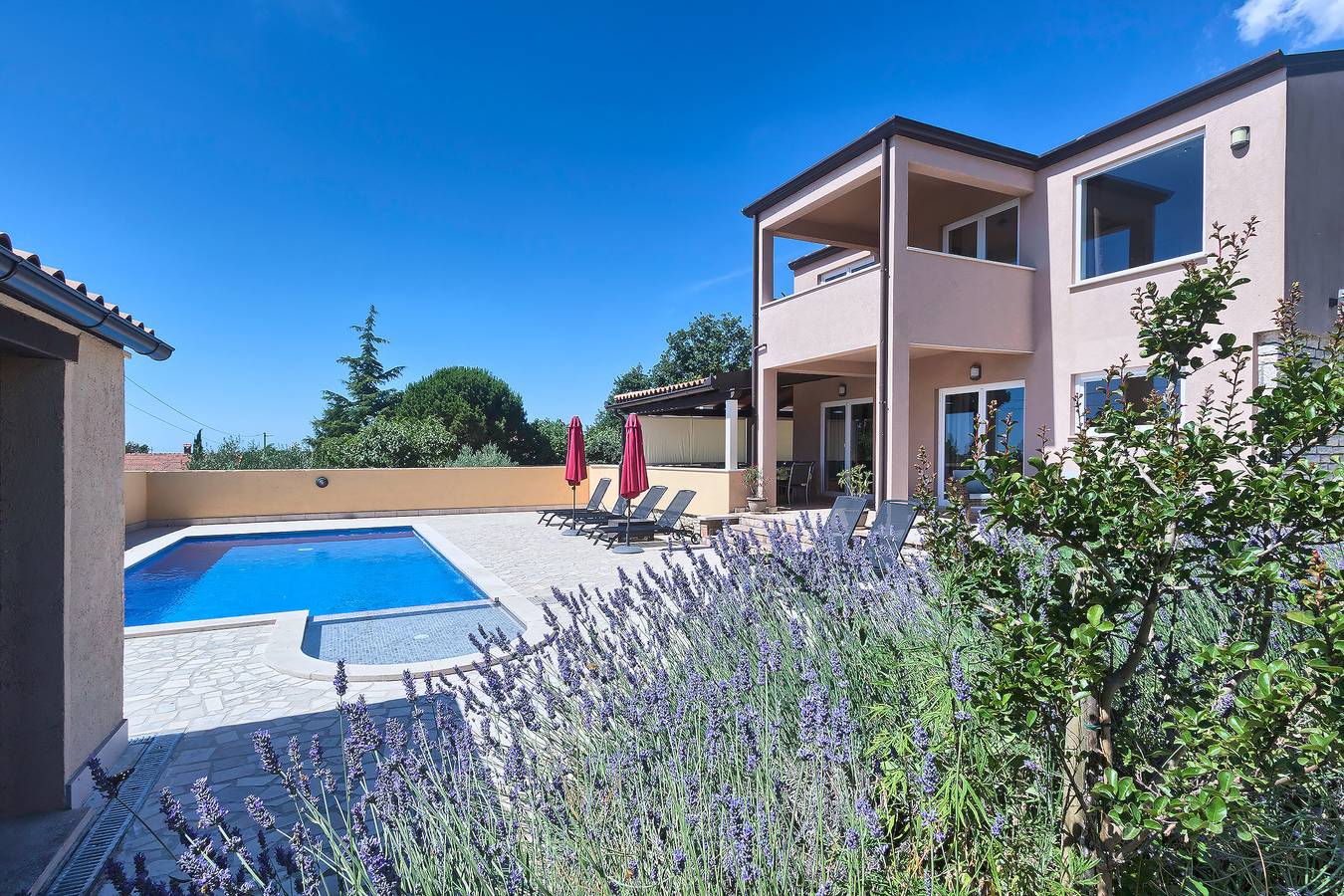Ferienhaus mit Pool in Peruski, Südküste Istrien