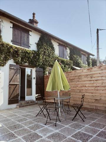 Gîte pour 4 personnes, avec vue et terrasse à Grangues