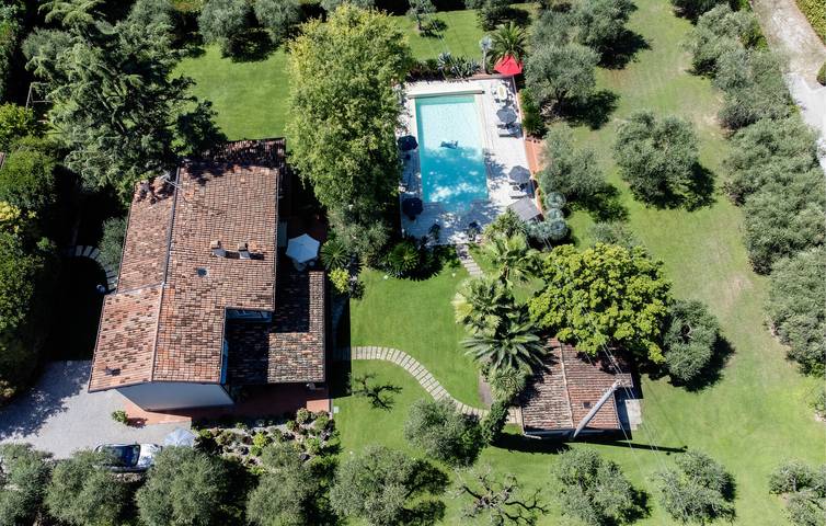 Location de vacances pour 10 personnes, avec sauna et terrasse ainsi que piscine et jardin, animaux acceptés à Padenghe sul Garda - 4