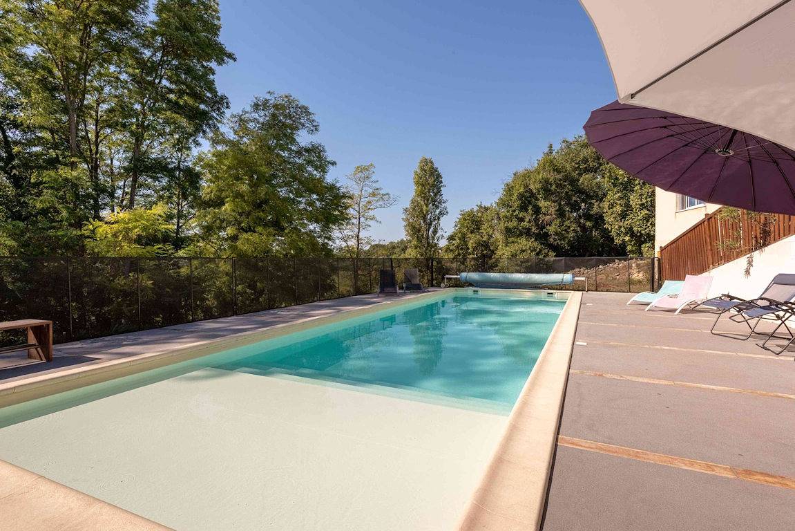Gîte proche Saint-Émilion 8 ch/8sdb (piscine,climatisé,fibre...) in Rauzan, Région de Libourne