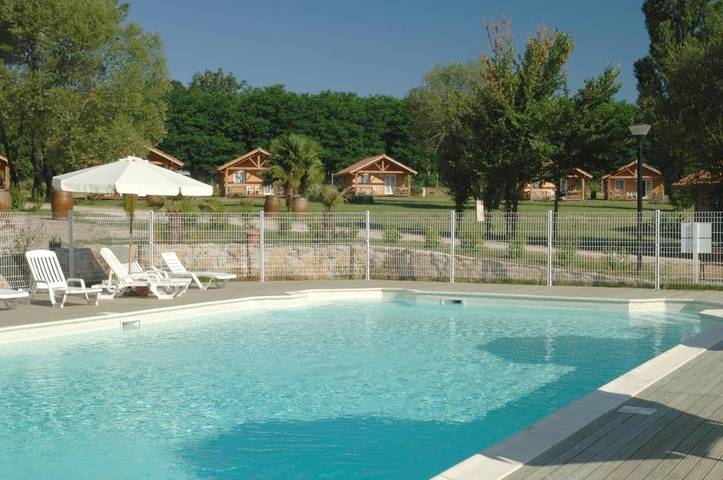 Parc de vacances pour 5 personnes, avec Balcon et Terrasse ainsi que Jacuzzi et Jardin à Villandraut
