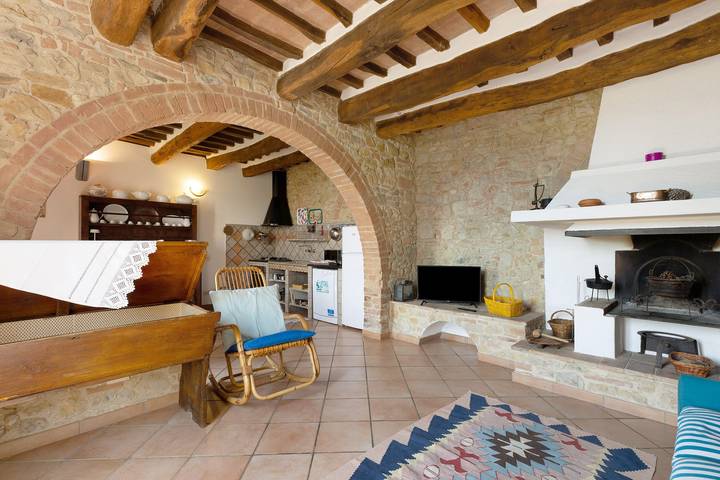 'La Ripa - Appartamento I Ghiri' con piscina condivisa e Wi-Fi in San Gimignano, Siena e dintorni
