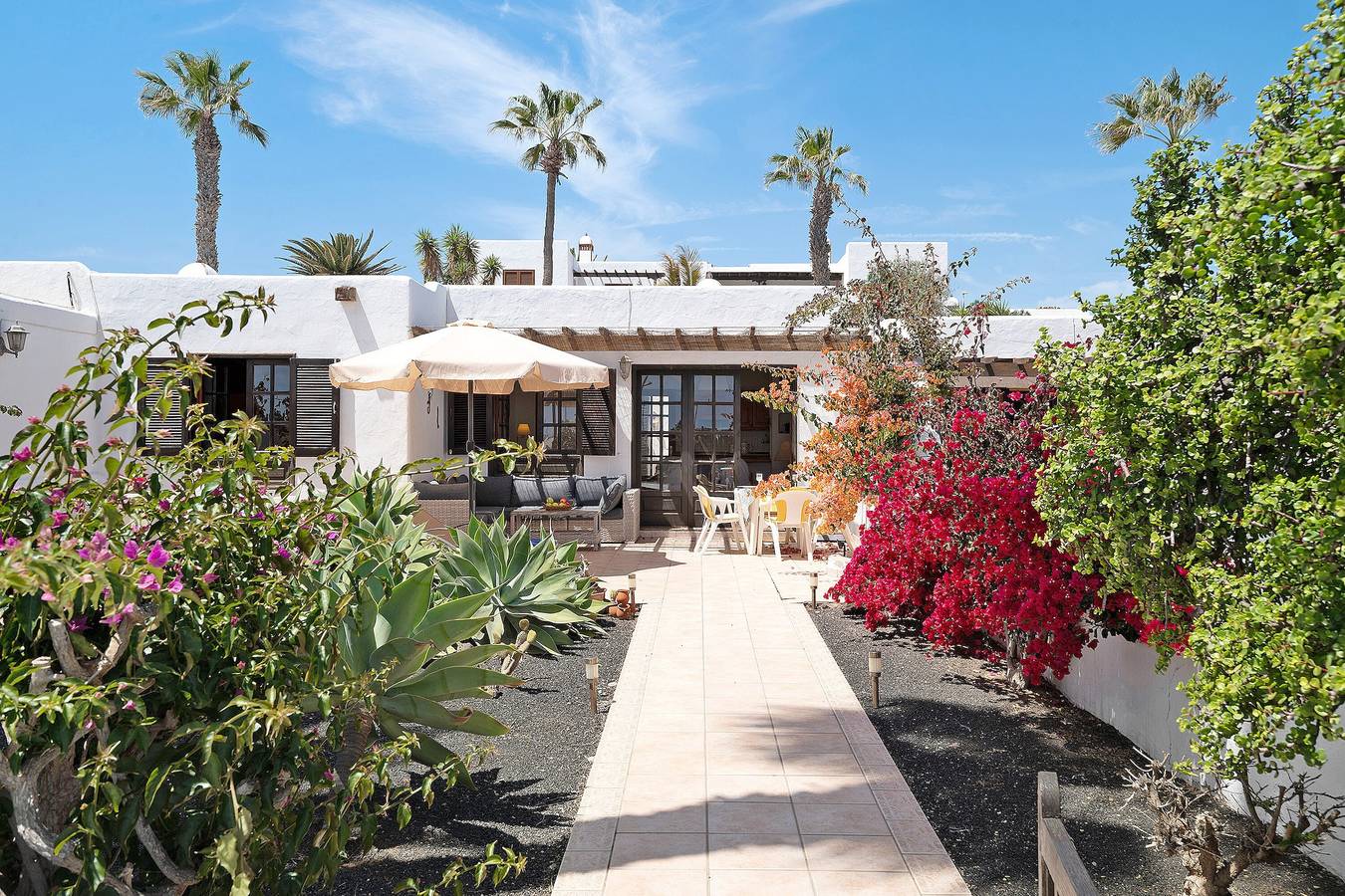 Ganze Wohnung, Ferienwohnung 'Puerto Chico W' in Strandnähe mit Berg- und Gartenblick, Pool, Wlan und Terrasse in Playa Blanca, Yaiza