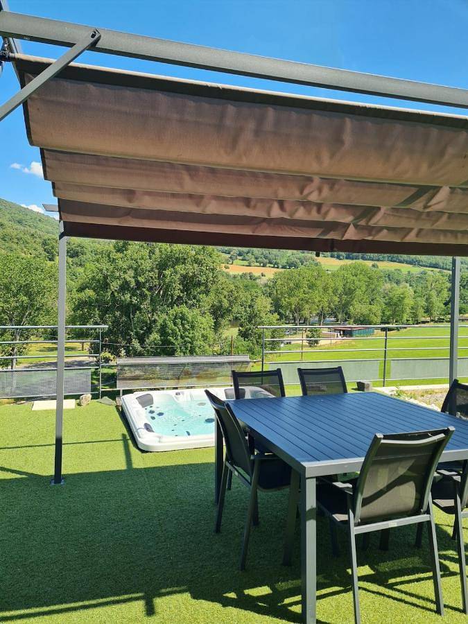Location de vacances pour 6 personnes, avec Jacuzzi et Terrasse à Villeneuve-d'Allier