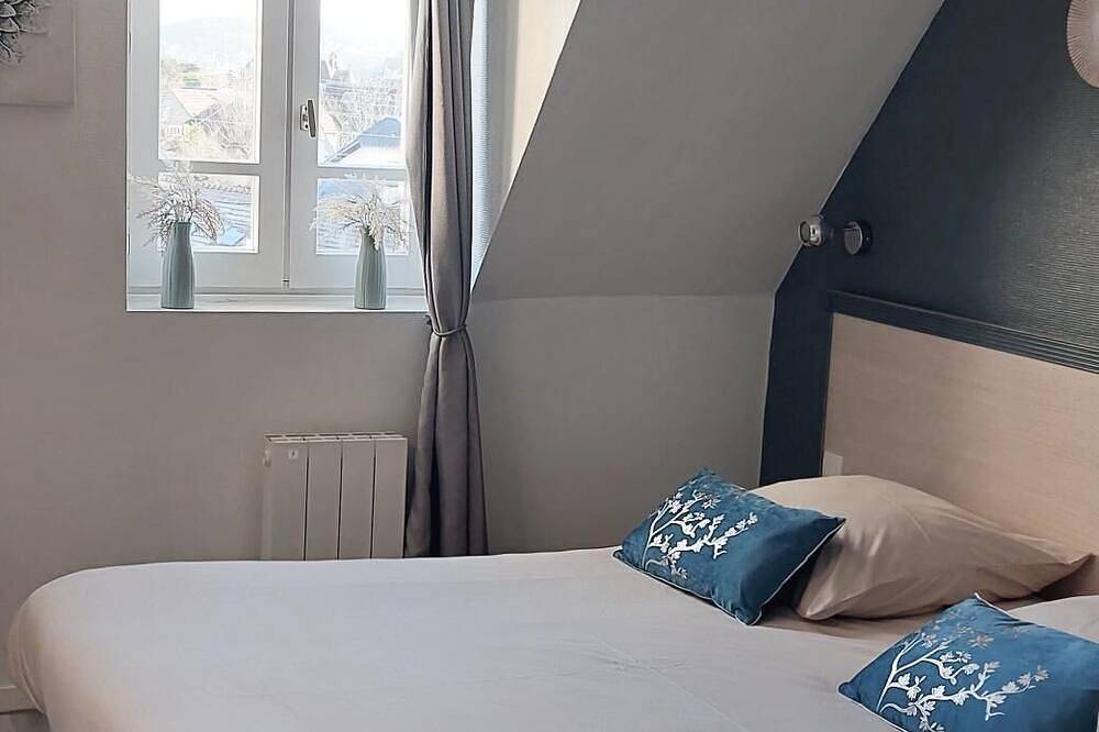 Appartement entier, Cosy appartement dans une villa avec piscine , proche du centre et de la mer in Cabourg, Région de Caen