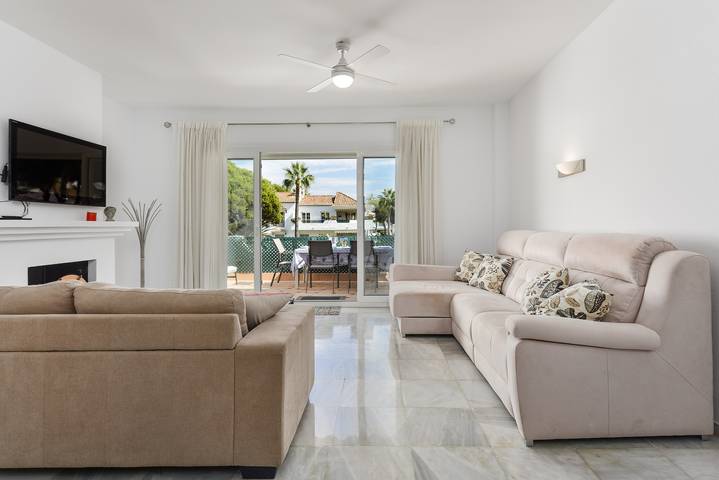 Ferienwohnung für 4 Personen, mit Kinderpool und Balkon in Estepona - 3