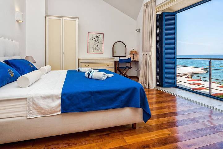 Beachfront twin villa, private heated pools and amazing sea views - Villa Violet in Supetar, Brac