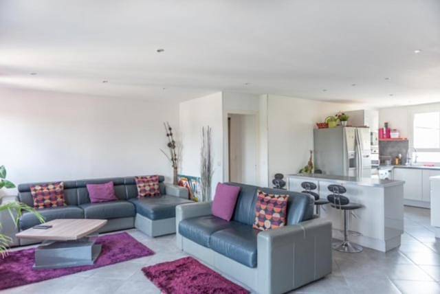 Appartement entier, One-Bedroom Apartment in Meyzieu, Lyon et ses environs