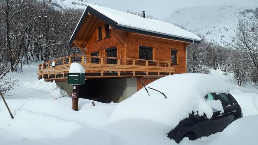 Gîte pour 6 personnes, avec terrasse et vue à Le Freney-d'Oisans