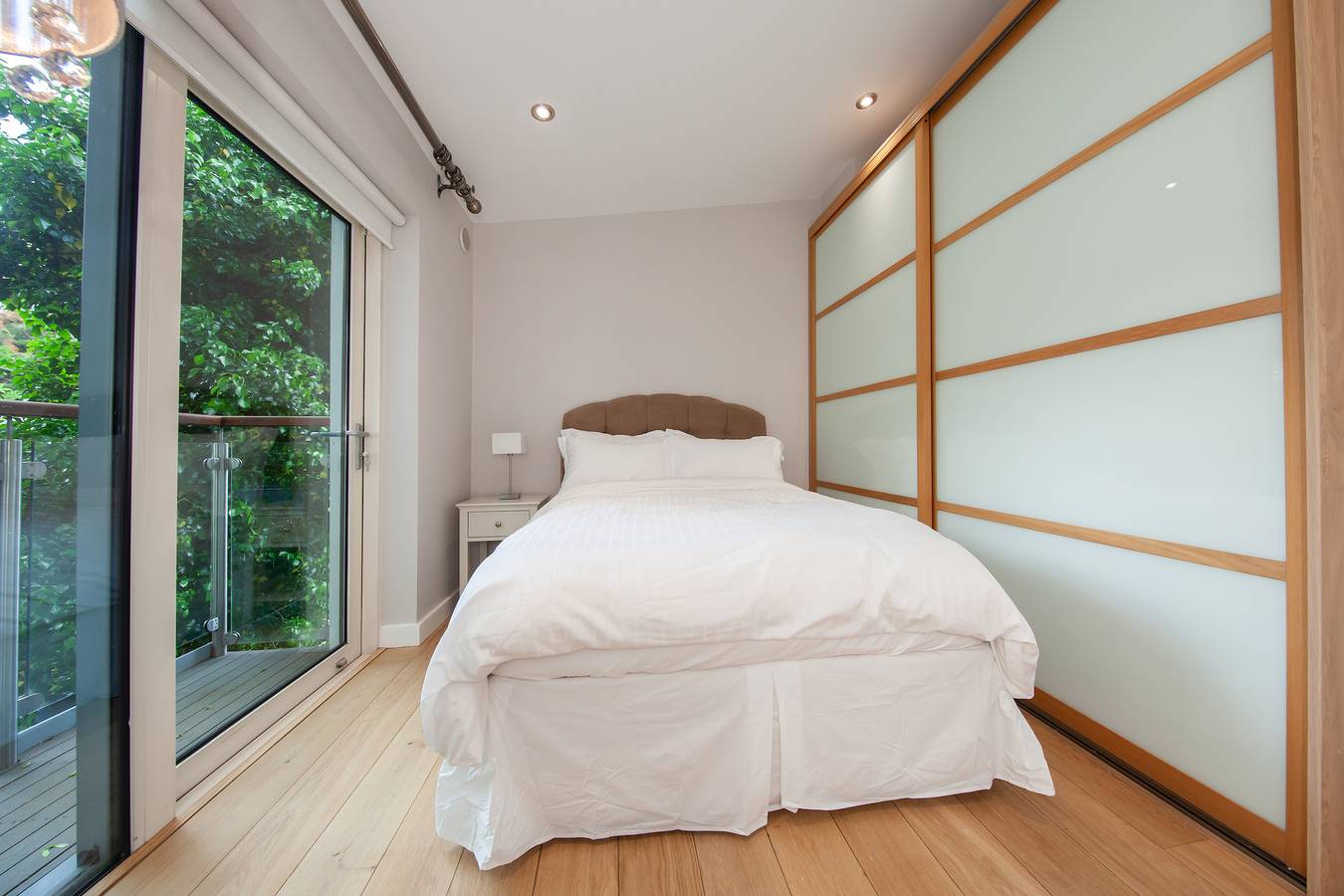 Dublin Retreat Sleeps 6 with Parking in Dublin, County Dublin