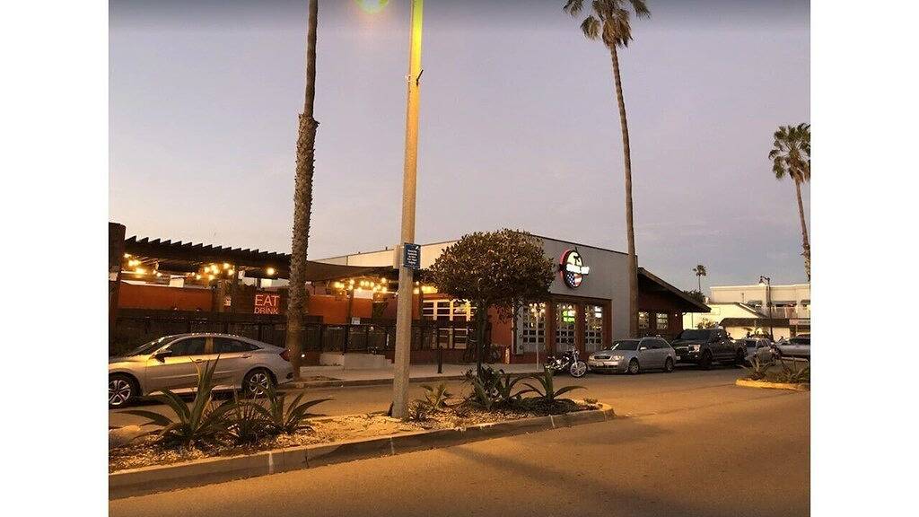 Twin Palms Ventura Pierpont Beach Bungalow Steps from the Ocean Newly Renovated in Ventura Beach, Ventura