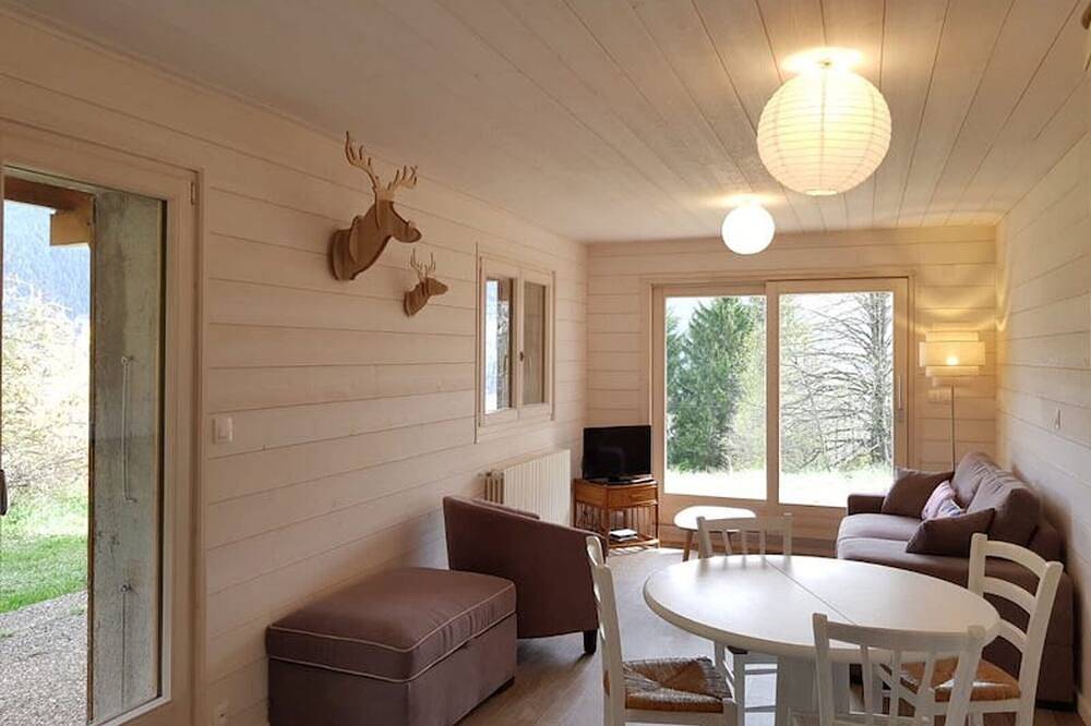 Apartamento entero, Apartamento en chalet con terraza cerca de Evian, a 15min de pistas de esquí in Saint-Paul-en-Chablais, Thonon-les-Bains region