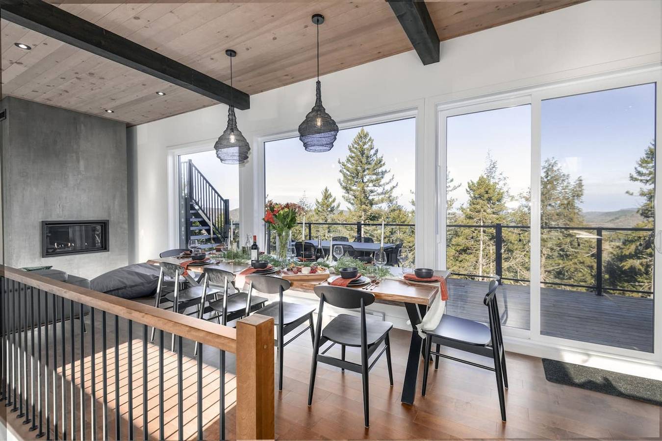 Chalet Xo Tremblant - 5Brs, Private Baths, Spa, Sauna & Rooftop in Quebec