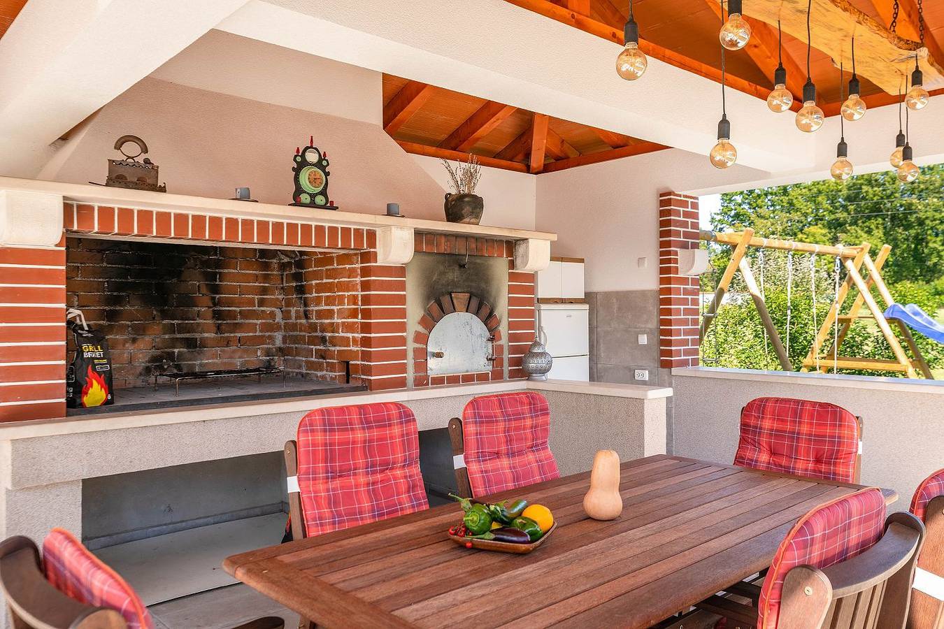 Charmante Villa mit privatem Pool, Klima, Sonnenliegen, Terrasse und Grill in Marčana, Südküste Istrien
