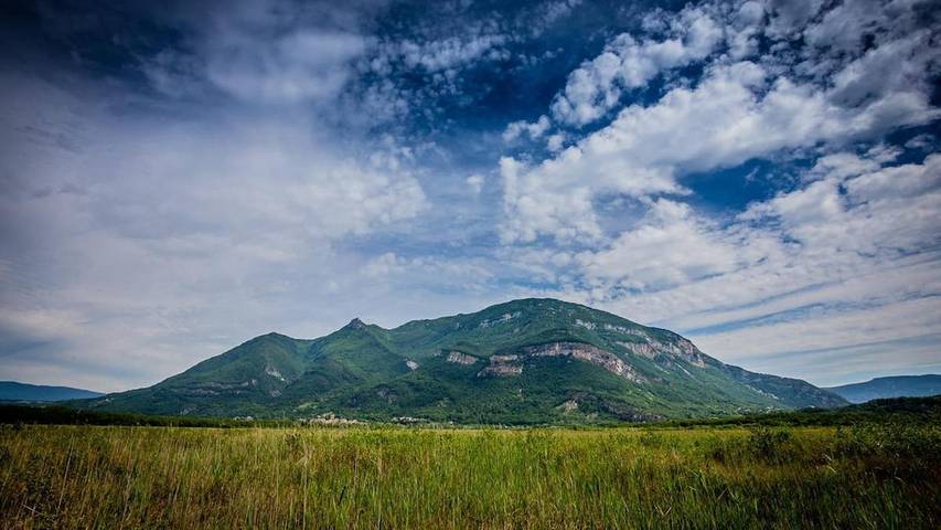 Location de vacances pour 11 personnes, avec jardin et vue à Ceyzérieu - 4