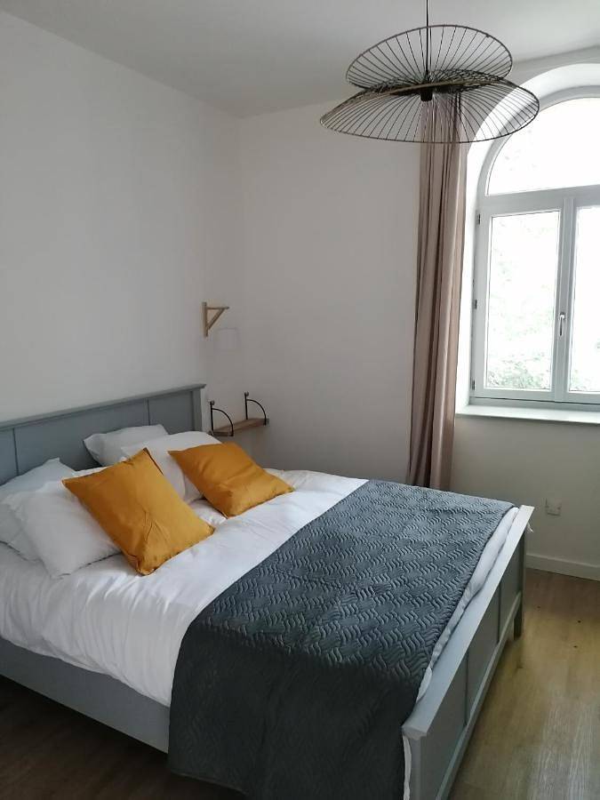 Location de vacances pour 8 personnes, avec piscine ainsi que terrasse et jardin à Lempaut - 4