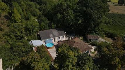 Gîte pour 2 personnes, avec terrasse ainsi que piscine et vue à Cazes-Mondenard