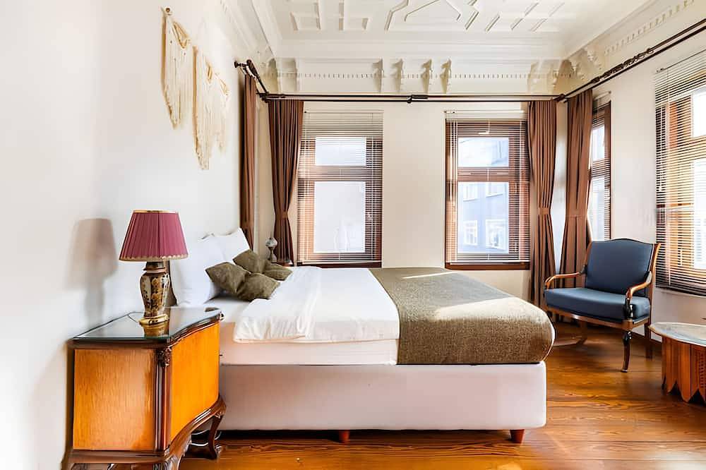 Charming Greco-Ottoman Mansion with Modern Comforts in Historic Balat in Fatih, Istanbul