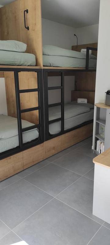 Location de vacances pour 4 personnes, avec jardin ainsi que vue et terrasse à Hamars