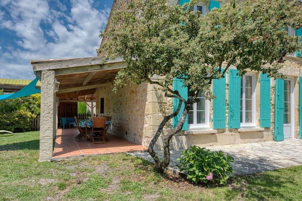 Maravillosa casa de vacaciones privada con Wifi, Tv, terraza, mascotas permitida y aparcamiento in Naujac-sur-Mer, Lesparre-Médoc region
