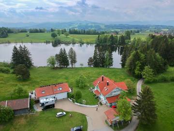 Ferienwohnung für 4 Personen, mit Balkon und Garten sowie Seeblick im Pfaffenwinkel