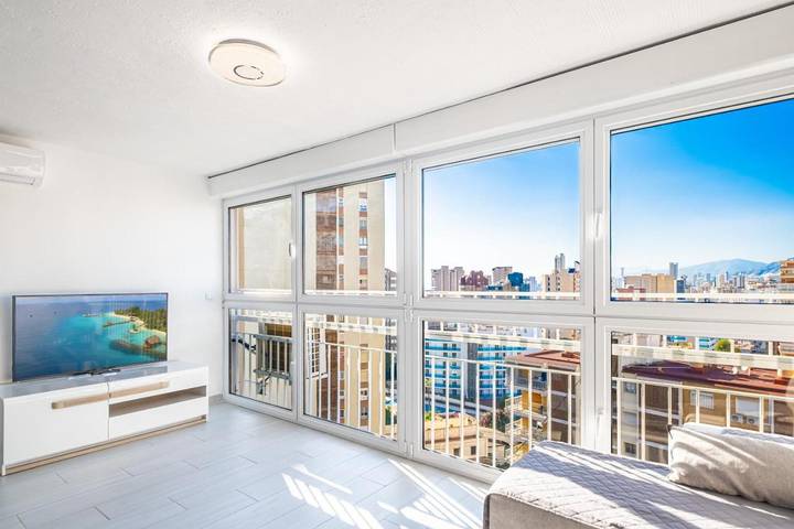 Chalet para 5 personas, con jardín además de piscina y terraza en Benidorm