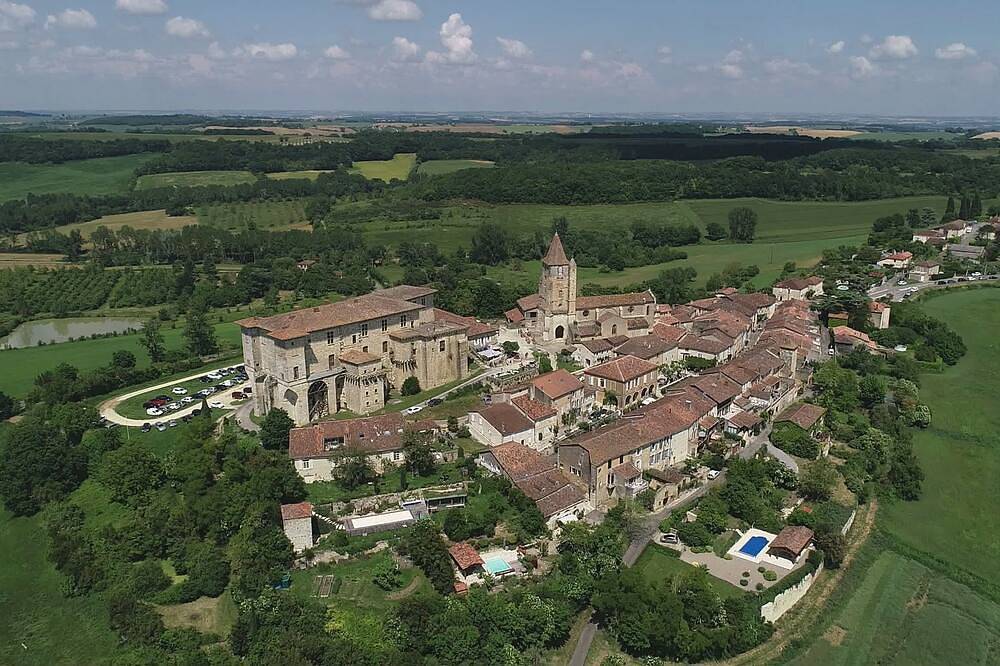 Belle rénovation d'une grange dans le village médiéval de Lavardens (Gers) in Lavardens, Gers