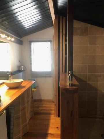 Gîte pour 4 personnes, avec jardin et vue ainsi que piscine et terrasse à Mourèze - 3