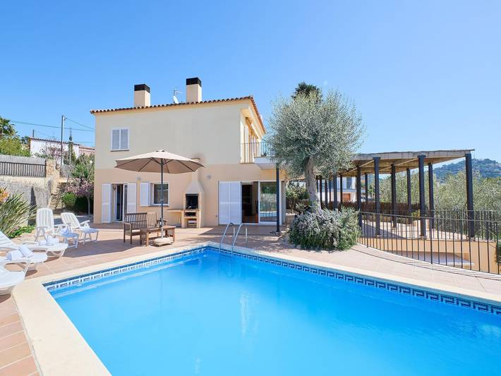 Villa pour 10 personnes, avec terrasse ainsi que jardin et piscine, adapté aux familles à Blanes