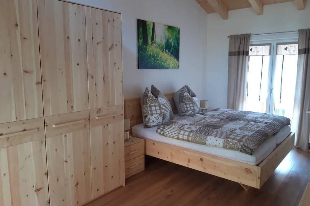 Ganze Wohnung, Gemütliche Ferienwohnung (50 qm) für bis zu 4 Personen mit Balkon und Sonnenterrasse in Schönsee, Naturpark Oberpfälzer Wald