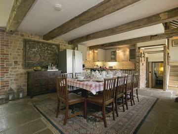 Cottage for 10 People in Fernhurst, West Sussex, Photo 4