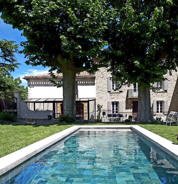 Gîte pour 8 personnes, avec piscine et jardin