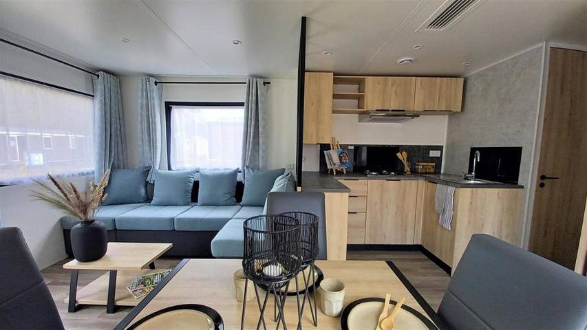 Camping pour 6 personnes, avec Jacuzzi et Terrasse ainsi que Jardin et Piscine