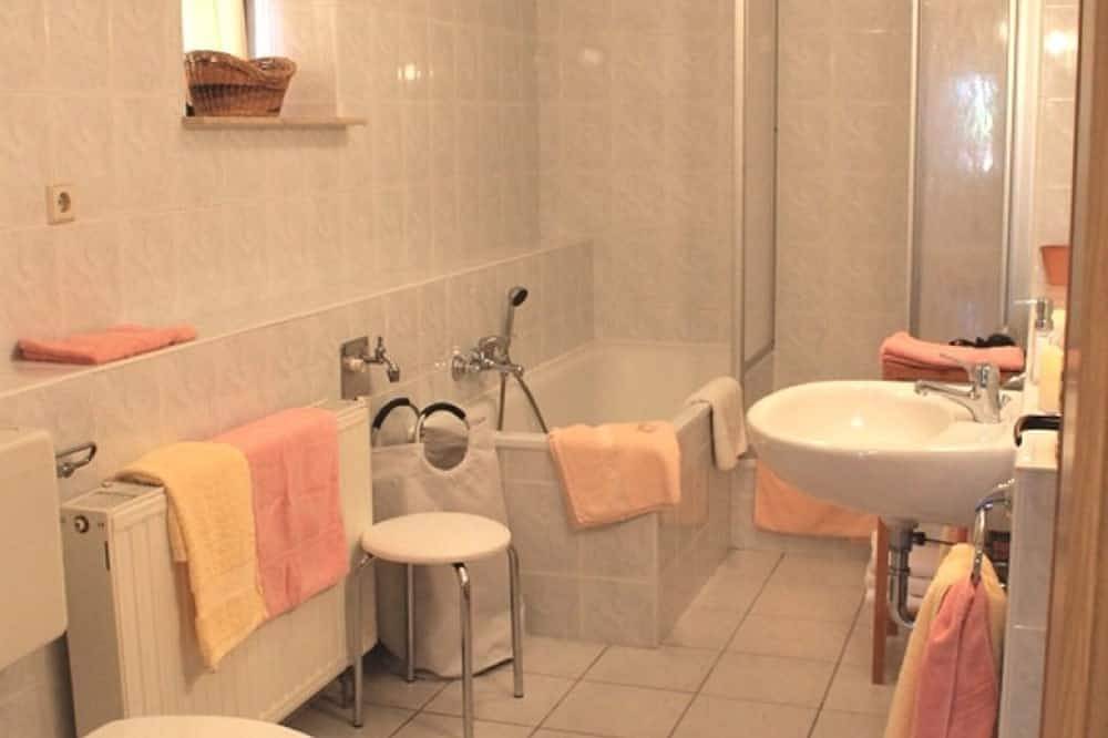 Ganze Wohnung, Wohnen bei Künstlern im Dreiseitenhof zwischen Dresden und Meißen in Coswig, Meißen Region