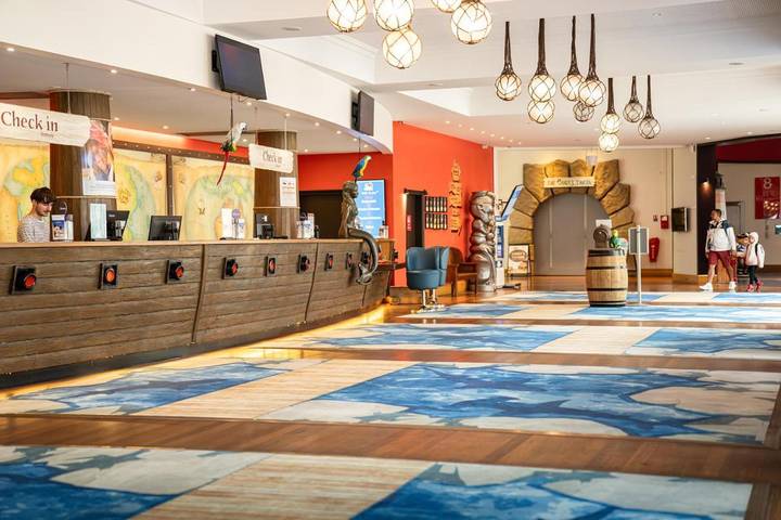 Hôtel pour 4 personnes, avec Terrasse ainsi que Jardin et Piscine à Magny-le-Hongre - 2