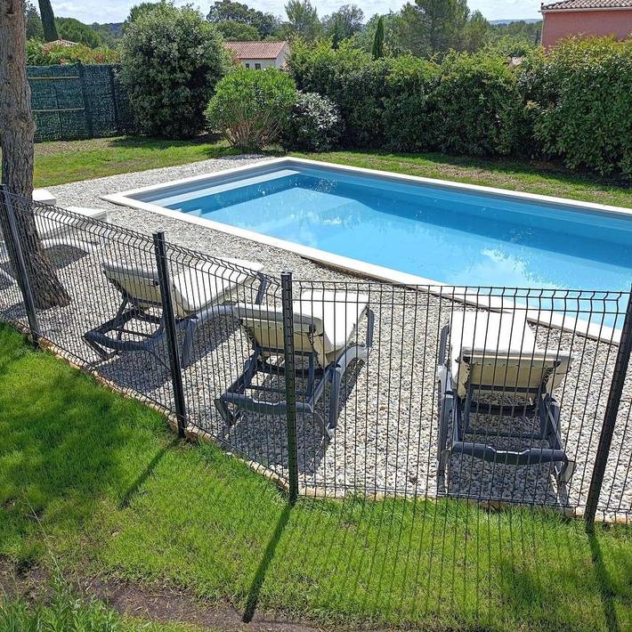 Location de vacances pour 2 personnes, avec jardin ainsi que vue et piscine à Massillargues-Attuech - 2