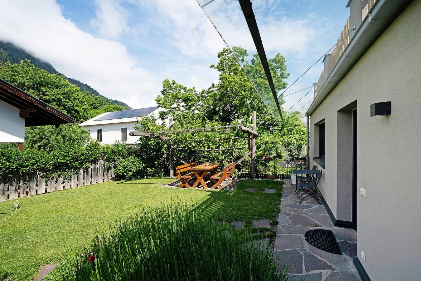 Ganze Wohnung, Ferienwohnung 'Stettnerhof Mayenburg' mit Bergblick, Terrasse und Wlan in Völlan, Lana