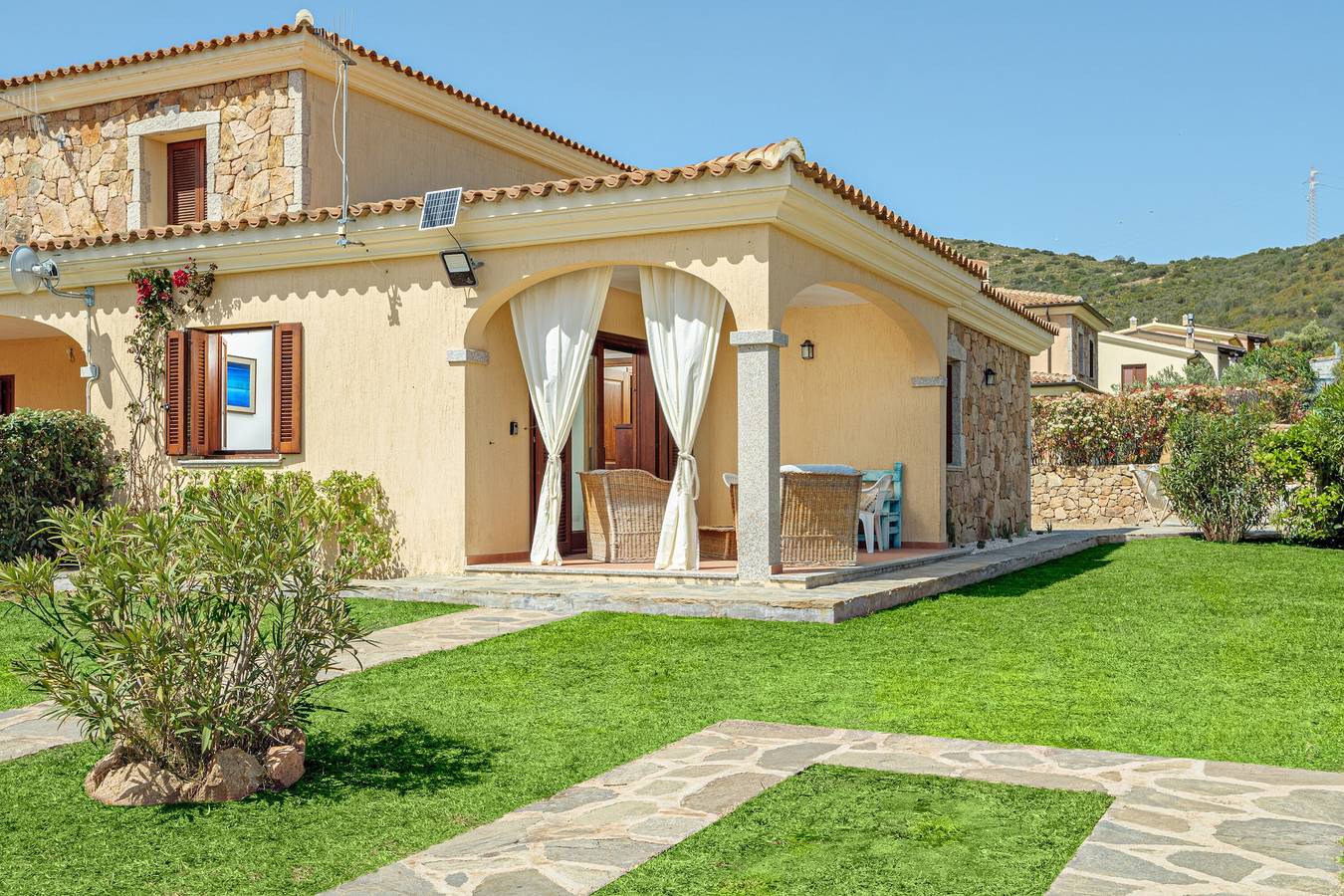 Villa 'Carmen' with Private Terrace, Wi-Fi and Air Conditioning in Case Peschiera-Lu Fraili, San Teodoro