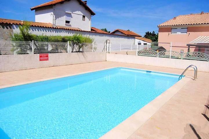 Location de vacances pour 4 personnes, avec terrasse et piscine dans Marseillan-Plage