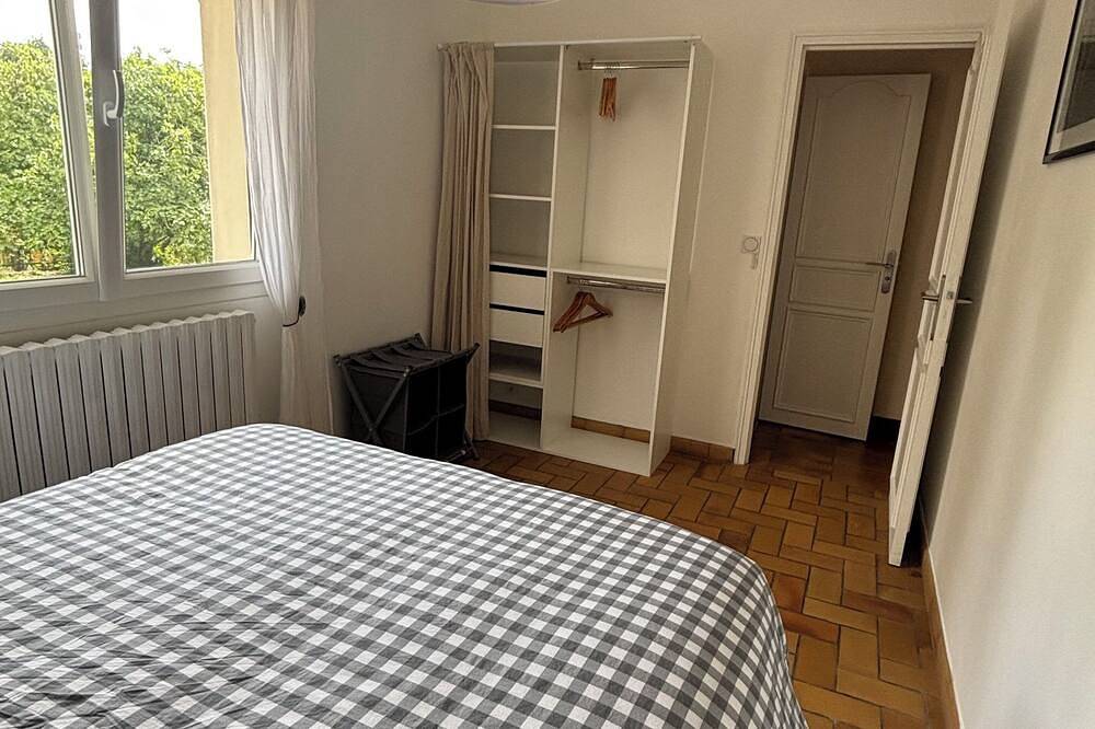 Our family-friendly, cozy guesthouse, \"Annexe,\" sleeps 4 and is a 5-minute walk from the harbor in Port-en-Bessin-Huppain, Región de Bayeux