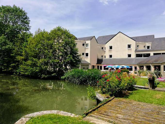 Hôtel pour 2 personnes, avec jardin et piscine ainsi que vue et sauna, animaux acceptés à Valençay - 2