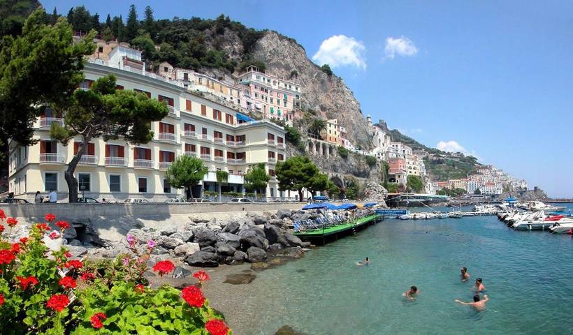 Hotel for 3 personer, med balkong og utsikt i Amalfi