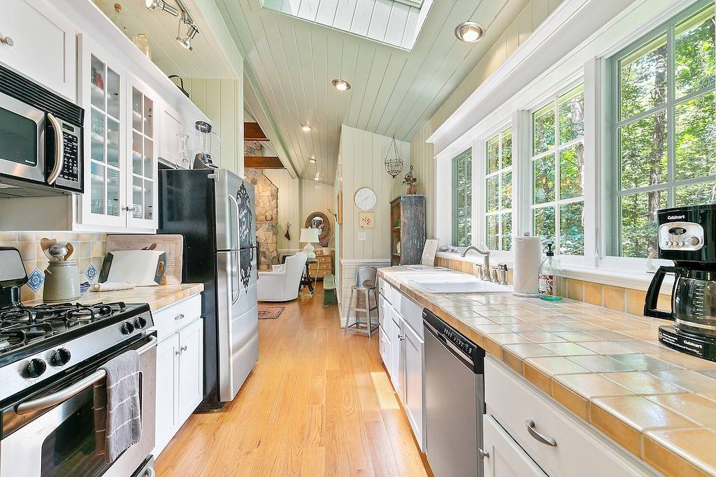 2 Schlafzimmer, 1. 5 Bäder, bietet Platz für bis zu 4 Personen in Albemarle County