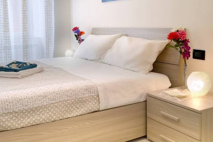 Ganze Wohnung, Zentrale Wohnung mit zwei Schlafzimmern, zwei Bädern nur wenige Schritte von der Kathedrale entfernt in Neapel, Neapel Provinz