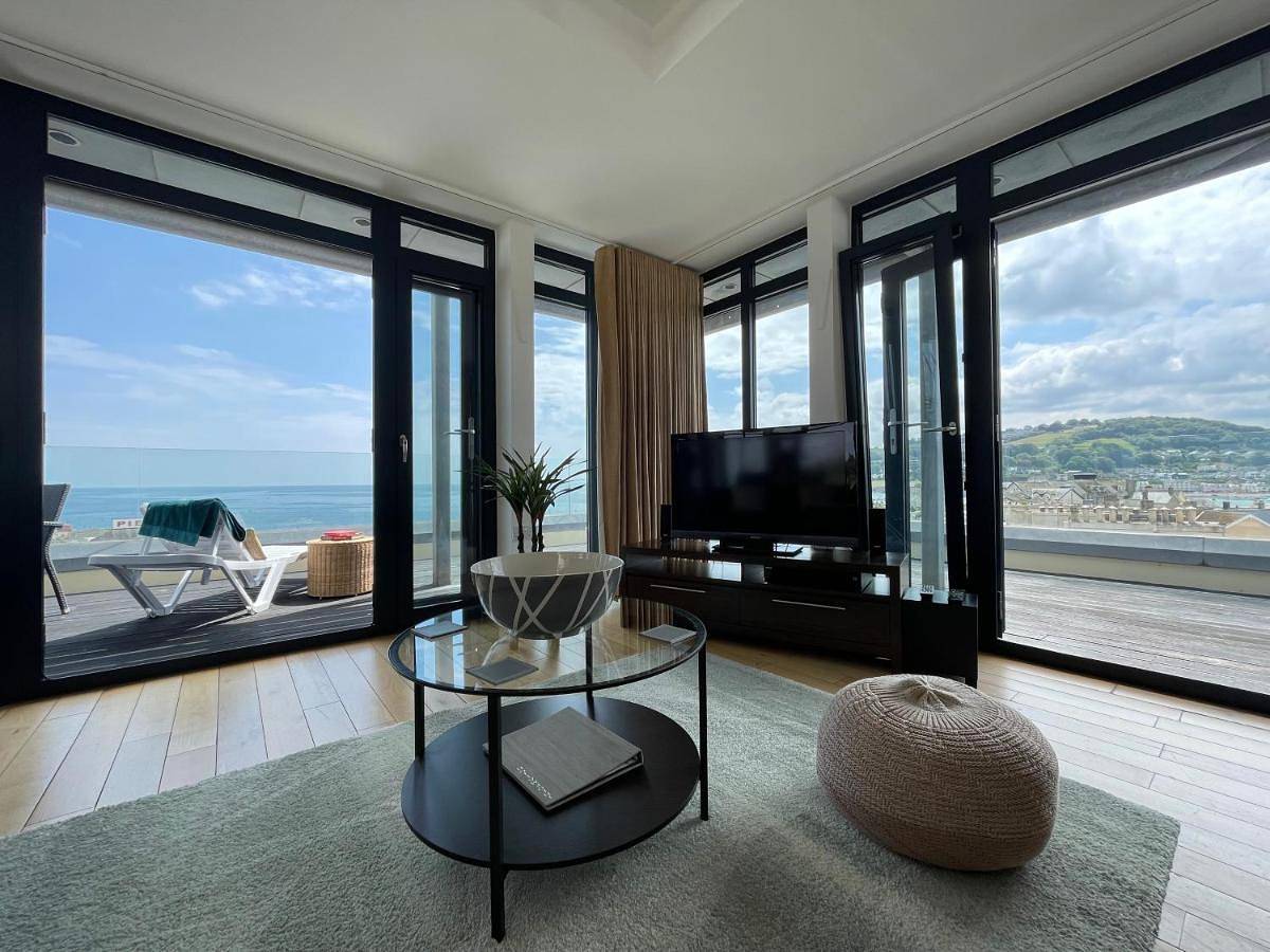 Entire apartment, Riviera Apartments - Five Stylish Penthouse Apartments with Unrivalled Sea Views of Teignmouth, Shaldon, The Jurassic Coastline & The Teign Estuary in Teignmouth, Devon