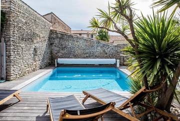 Gîte pour 9 personnes, avec vue ainsi que jardin et piscine dans Plage de La Conche des Baleines
