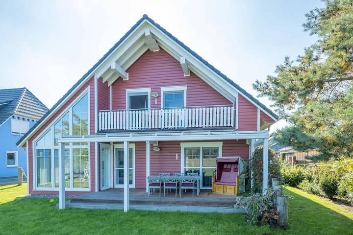Ferienwohnung für 4 Personen, mit Terrasse und Garten sowie Ausblick in Wieck am Darß