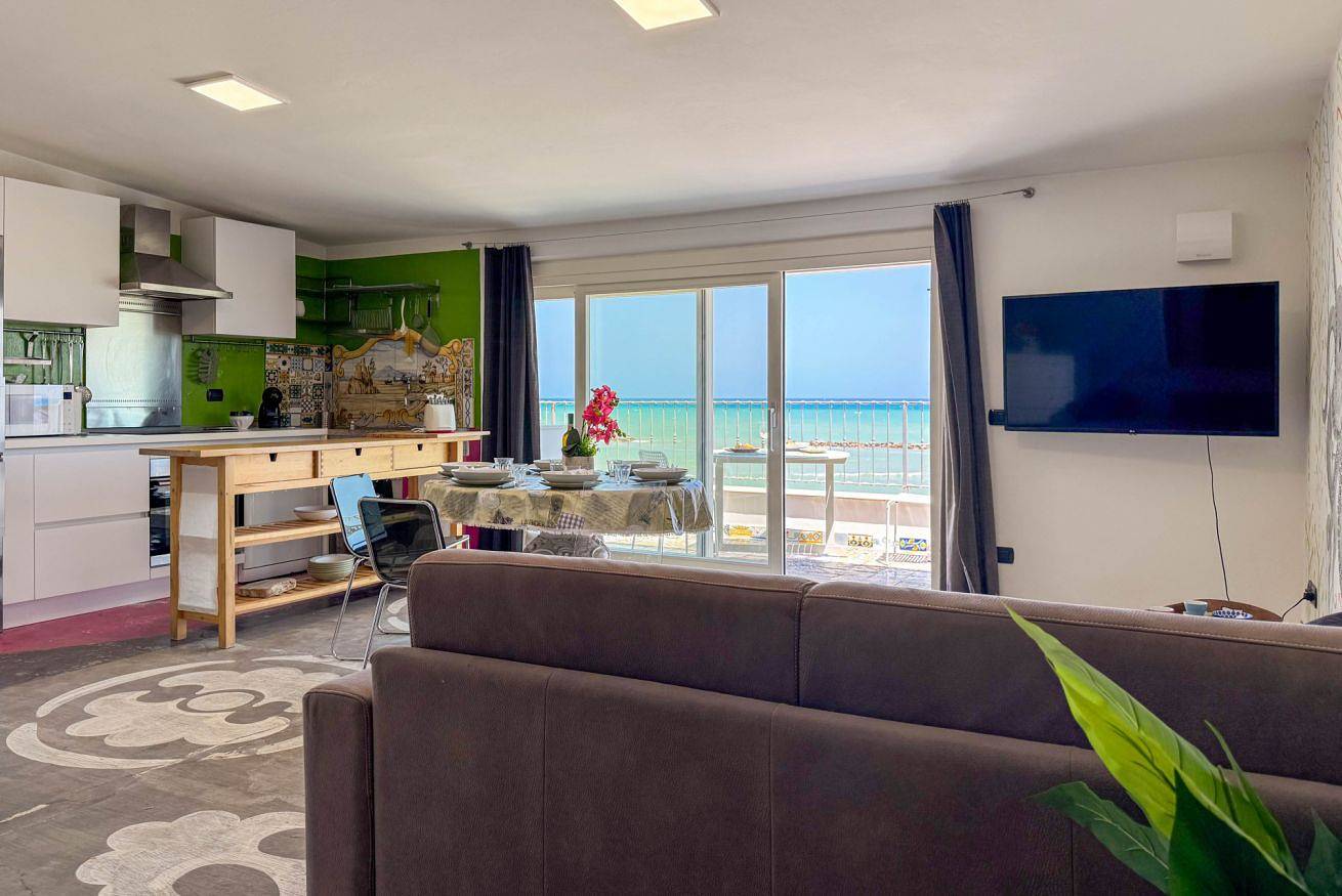 Apartamento entero, [Seafront terrace] Wi-Fi Free parking in Fermo, Provincia de Fermo