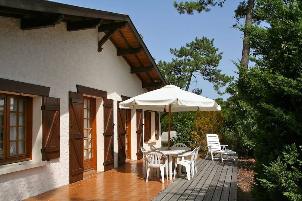 Acogedora casa con una hermosa terraza y jardín, entre la bahía y el océano. in Le Canon, Lège-Cap-Ferret
